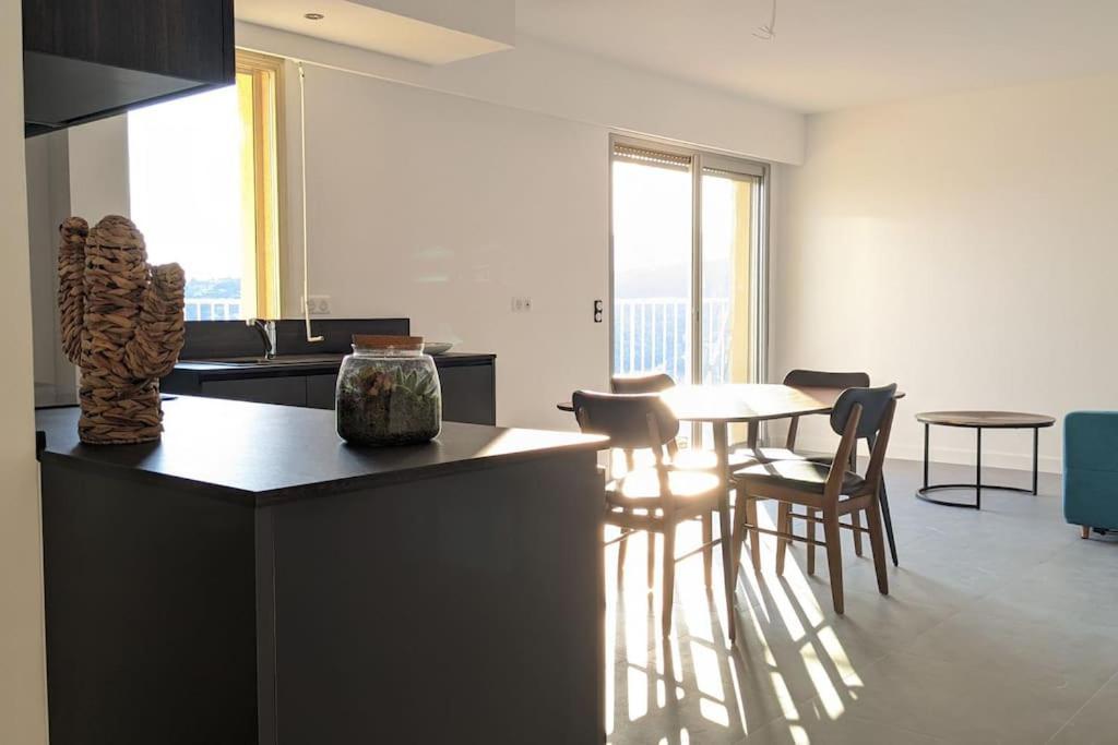 Appartement 3 Pieces Dans Avec Piscine Nice