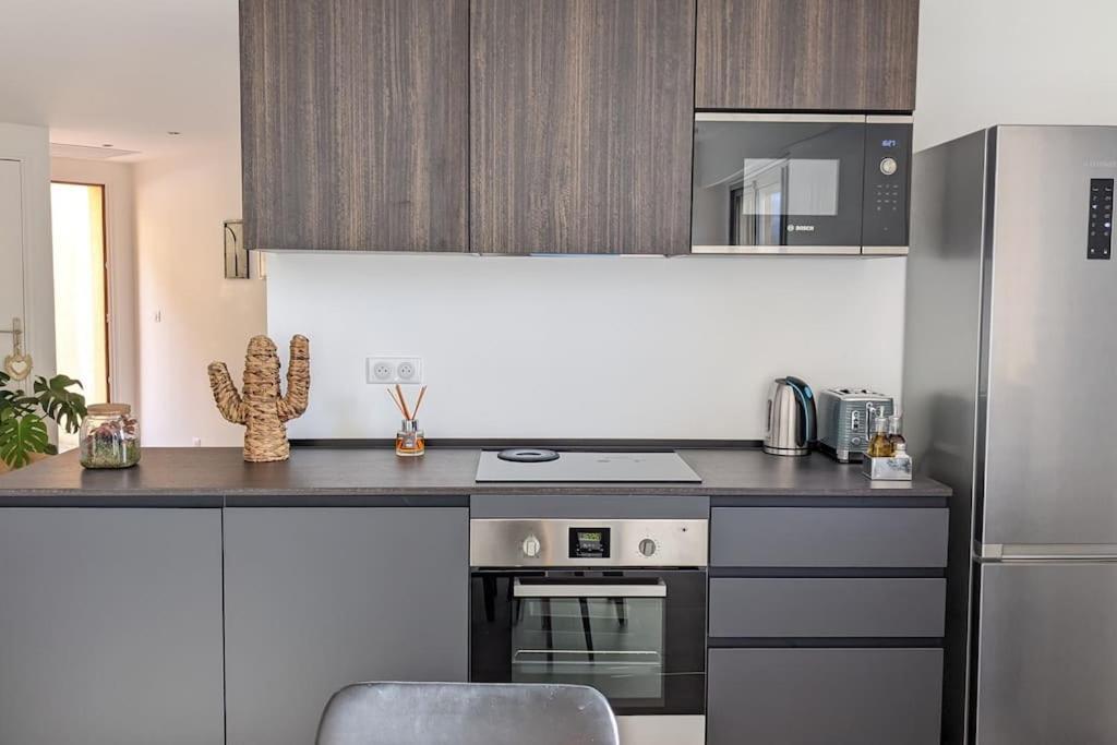 3 Pieces Dans Avec Piscine Appartement *